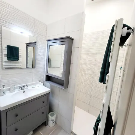 بيت للعطل Maison Au Calme - Clim - Wi-fi - Terrasse Et Cours *