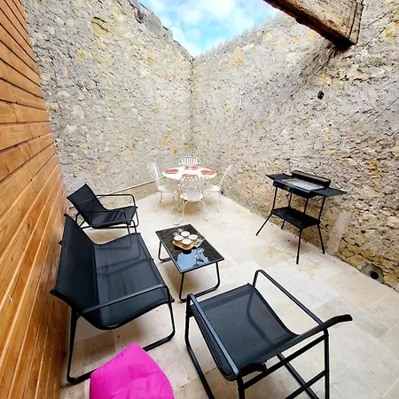 Maison Au Calme - Clim - Wi-fi - Terrasse Et Cours بيت للعطل