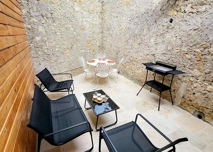 Maison Au Calme - Clim - Wi-fi - Terrasse Et Cours Σπίτι διακοπών